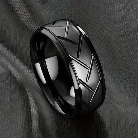 Anello da Uomo Moderno in Acciaio al Titanio Con Finitura Spazzolata Scanalature Diagonali Minimalista Nero Argento