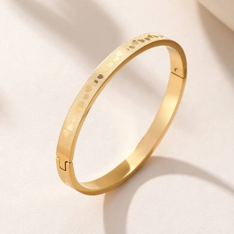 Vintage Stainless Steel Heart Grid Texture Bracelet For Men Women Electroplated Hinge Clasp Bangle Fashion Jewelry Couple Hand Cuff
