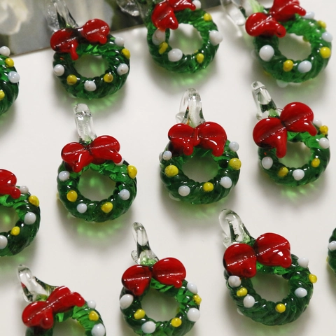 Handmade Glass Christmas Wreath Tree Pendant For DIY Jewelry Making Festive Red Green Charms For Necklace Bracelet Decor