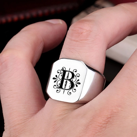 Chevalière Vintage en Acier Inoxydable pour Hommes Femmes Lettre Initiale Alphabet A-Z Motif Floral Punk Gothique Bague Bijoux Cadeau