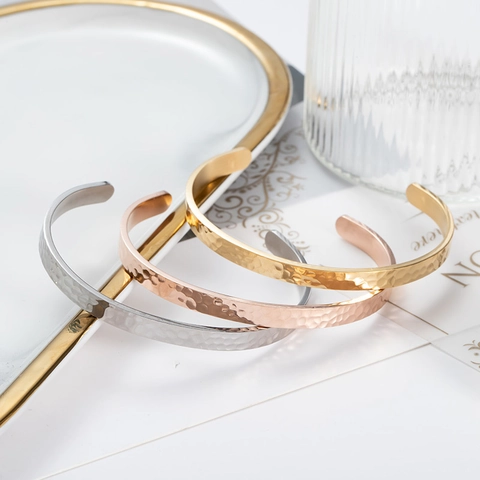 Pulsera de Puño Abierto de Acero Inoxidable con Textura Martillada para Mujer Brazalete en Forma de C Ajustable Joyería