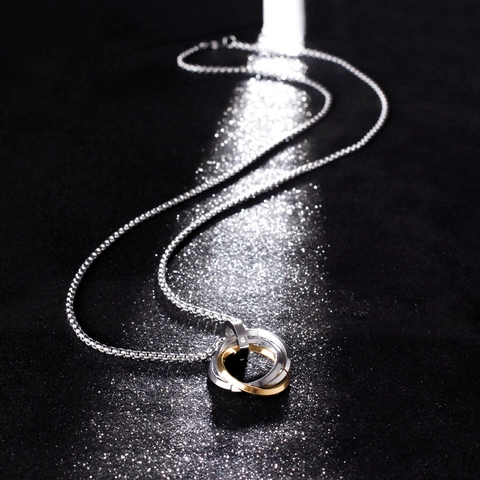 Collier Pendentif Trois Anneaux Entrelacés en Acier Inoxydable au Titane Minimaliste pour Hommes Femmes Hip Hop Strass Bijoux de Couple