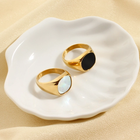 Bague Vintage en Acier Inoxydable avec Nacre pour Femme Chevalière Carrée Géométrique Plaquée Or Bijoux de Doigt Chic Français