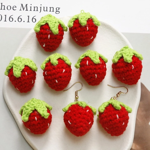 Handmade Crochet Strawberry Earrings Pendant Cute Knitted Yarn Fruit Jewelry For Women Pastoral Style Handwoven Ornament