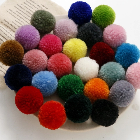 Pompon Rotondi in Filato di Lana Colorati Fatti a Mano per Gioielli Fai da Te Orecchini Accessori per Capelli Cappelli