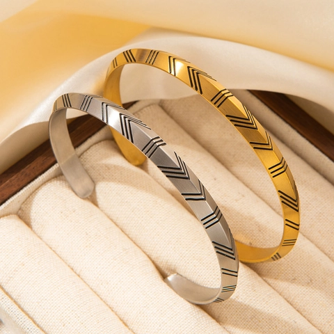 Nordic Viking Rune Open Cuff Bangle Stainless Steel 18K Gold Plated Geometric Diamond Arrow Pattern Bracelet For Men Women Jewelry