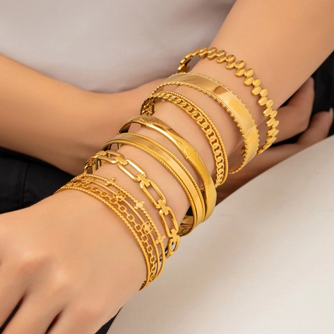 Pulsera Ajustable Abierta en Forma de C de Acero de Titanio Retro Diseño de Moda con Nudo de Corazón para Mujer Joyería Versátil