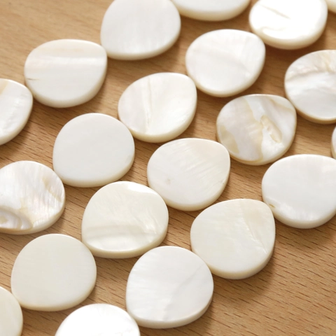Ciondolo a Goccia d'Acqua in Ceramica in Stile Giapponese per Creazione di Gioielli DIY Accessori per Ciondoli Bianchi Effetto Conchiglia