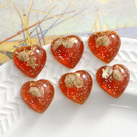 Handmade Heart Shape Resin Accessory with Dried Flowers Gold Foil Amber Caramel Color DIY Jewelry Decoration Crafting