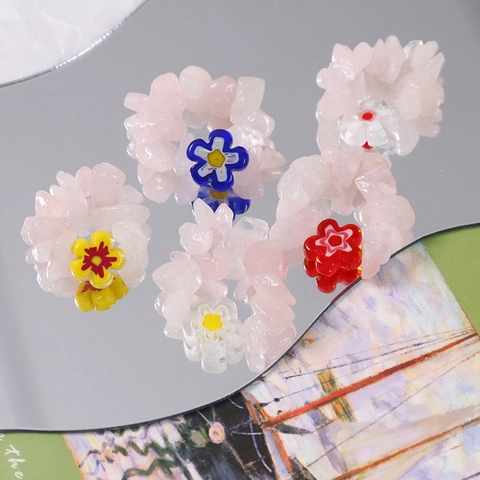 Handmade Rose Quartz Crushed Stone Elastic Ring With Lampwork Flower Korean Style Sweet Pastoral Jewelry For Women