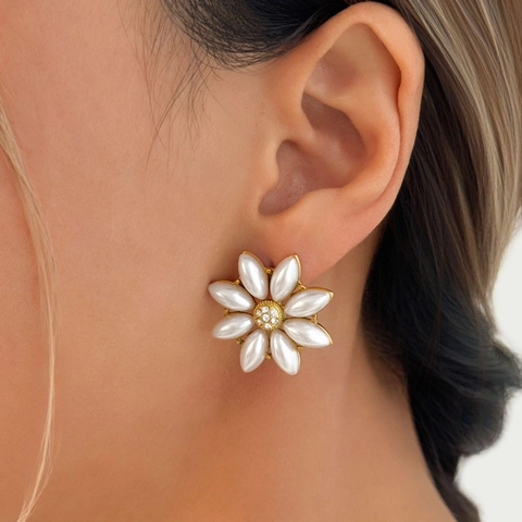18K Vergoldet Edelstahl Gänseblümchen Blume Ohrstecker Mit Weißen Blütenblättern Und Zirkonia Süßer Blumenschmuck Für Damen