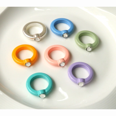 Bagues en Acrylique à Strass Couleurs Bonbon Pour Femmes Filles Bague de Doigt DIY Colorée Ronde Simple Bijoux Cadeau