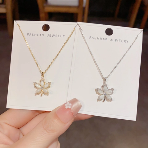 Elegant Copper Maple Leaf Pendant Necklace For Women Artificial Pearl Rhinestone Real Gold Plating High End Clavicle Chain