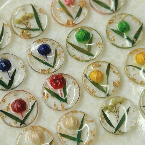 Handmade Round Transparent Resin Dried Flower Charms With Gold Foil Botanical Floral Epoxy Patches For DIY Jewelry Making