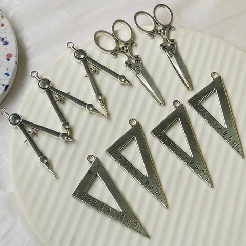 Vintage Lega Invecchiato Cancelleria Ciondoli Compasso Righello Forbici Per DIY Gioielli Artigianato Accessori Componenti
