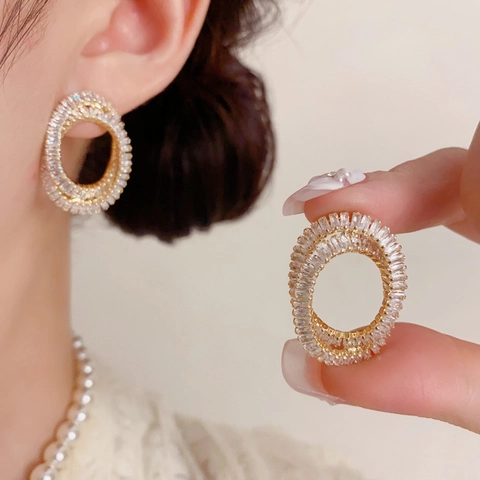 Boucles d'Oreilles Clous Ovales Irrégulières avec Zirconia et Tige en Argent Sterling 925 Cuivre Plaqué Or Bijoux de Luxe pour Femmes Mariage Fête