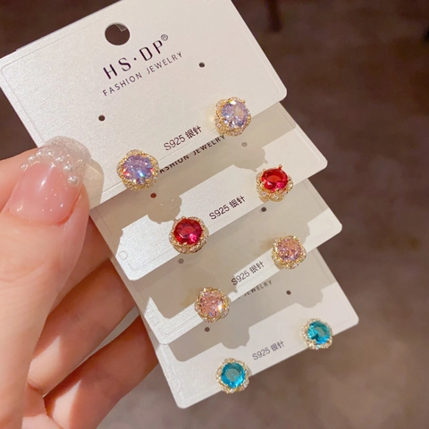 Boucles d'Oreilles Clous Fleur en Zirconia pour Femmes Cuivre Plaqué Or Véritable Petites Pétales Avec Tige en Argent 925