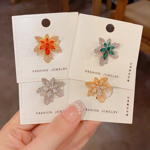 Broche en Cuivre avec Strass Feuille d'Érable Étincelante Botanique Feuille Épinglette pour Femme Bijoux de Mode pour Mariage
