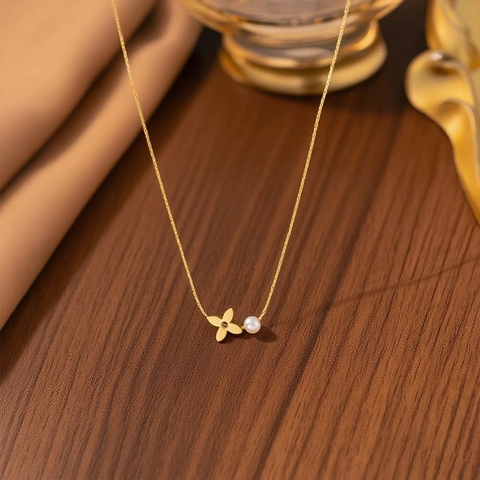 Elegant Titanium Steel Necklace With 18K Gold Plated Four Leaf Clover Flower Pendant And Faux Artificial Pearl For Women