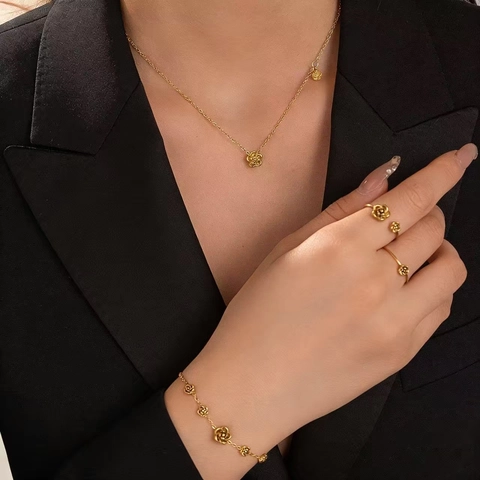 Elegantes Edelstahl 3D Rose Blume Schmuckset Für Damen Gold Silber Kamelie Anhänger Halskette Armband Ohrringe Verstellbarer Ring