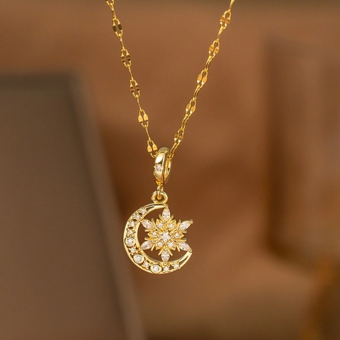 Gold Plated Copper Zirconia Snowflake Moon Pendant Necklace For Women Elegant Small Crowd Design Clavicle Chain Jewelry Gift