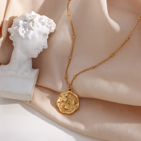 French Vintage Titanium Steel 18K Gold Plated Peach Blossom Embossed Round Plate Pendant Necklace For Women Clavicle Chain