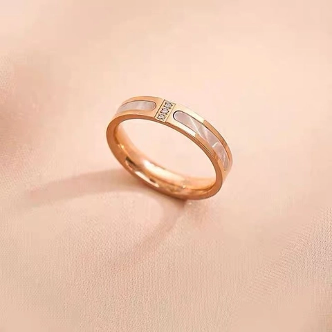 Anillo de Moda de Acero de Titanio para Mujer Elegante Anillo de Oro Rosa Con Incrustación de Nácar Artificial y Strass Joyería