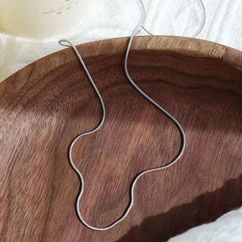 Collier Chaîne Serpent en Acier Inoxydable Minimaliste pour Femme Plaqué Or Argent Chaîne Lisse Simple Ras du Cou Bijoux