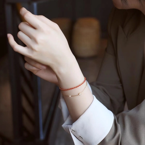 Neuer Chinesischer Stil Edelstahl Doppellagig Rotes Seil Armband Einzelner Zirkonia Vergoldetes Armband Für Damen Schmuck