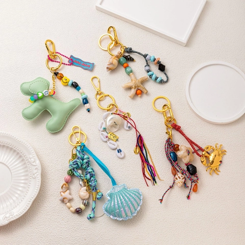 Vintage Alloy Bag Charm Keychain Ocean Starfish Conch Dog Mom Braided Rope Bead Pendant For Women Handbag Decoration