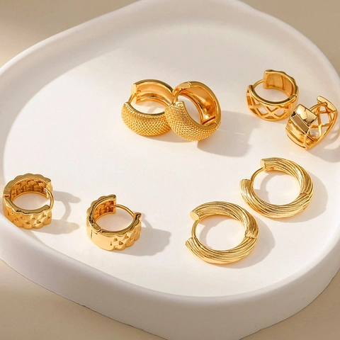 18K Gold Plated Copper Hoop Earrings For Women Minimalist Chic Textured Twisted Grid Hollow Huggie Earrings Fashion Jewelry