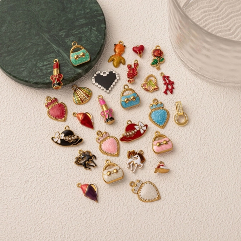 Collana con Ciondolo in Smalto Placcato Oro 18K in Acciaio Inossidabile per Donna Accessori per Gioielli Fai-da-Te Vintage a Forma di Aragosta Cavallo Cuore Borsa