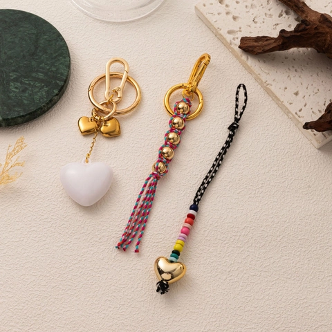 Porte-clés Cœur en Perles Colorées Tissé à la Main Bijou de Sac pour Femme Pendentif Gland en Alliage Plaqué Or Accessoire Bohème