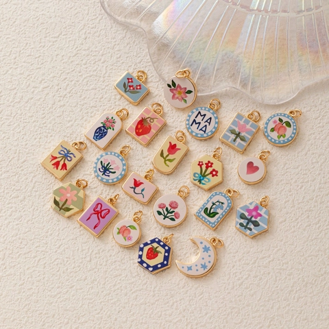 Vintage Gold Copper Enamel Pendant Heart Flower Strawberry DIY Necklace Charms For Women Personalized Jewelry Making Accessories