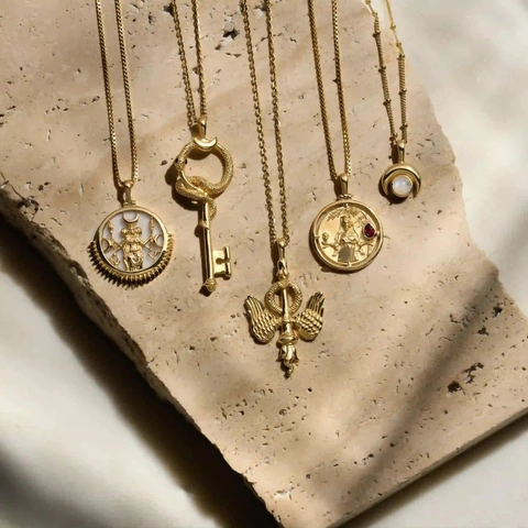 Vintage Edelstahl Vergoldet Porträt Relief Anhänger Halskette Herz Schlange Engel Göttin Münze Schmuck Für Damen