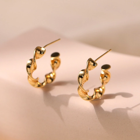 Minimalist Geometric Twisted Metal Stud Earrings With S925 Sterling Silver Post 18K Gold Plated Copper Wave Design For Women Fashion Jewelry