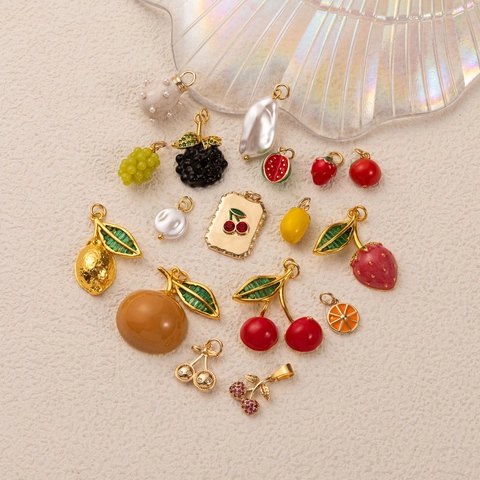 Collana con Pendente a Frutta in Rame Placcato Oro 14K Smalto Ciliegia Arancia Fragola Limone Pendenti Gioielli per Uso Quotidiano Unisex