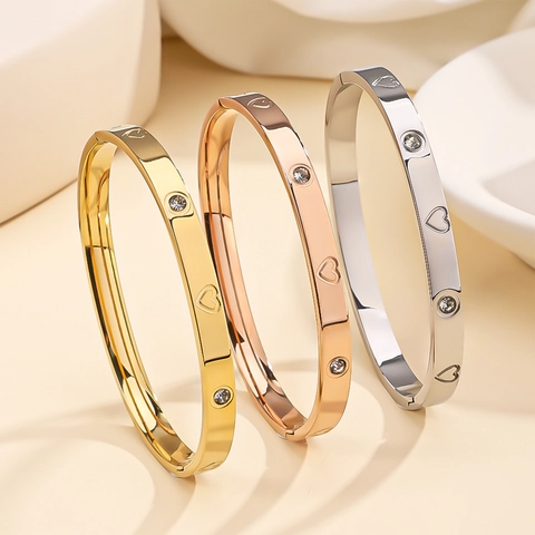 Stainless Steel Heart Rhinestone Bangle For Women 18K Gold Plated Hollow Heart Pattern Oval Open Bangle Fashion Jewelry Gift