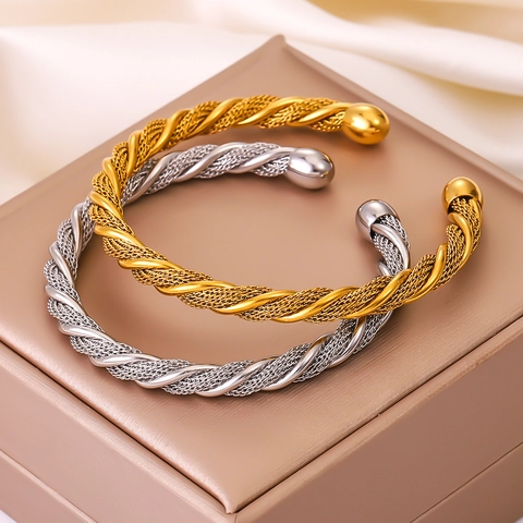 Brazalete Abierto de Acero Inoxidable Minimalista Mujer Cable Trenzado Bañado en Oro 18K Extremos de Bola Joyería