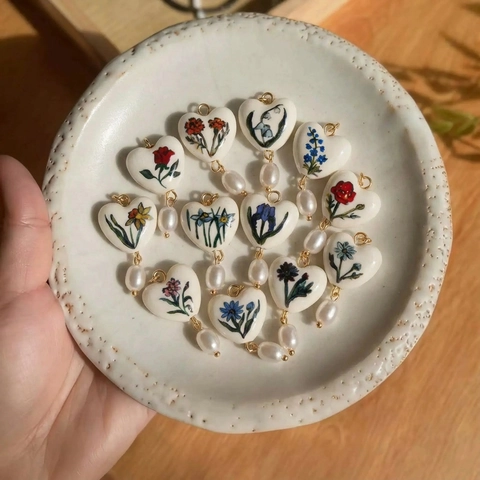 Collana con Pendente a Cuore Fiore di Nascita in Rame Placcato Oro 18K Retrò Francese Con Perla Artificiale Gioielli Donna