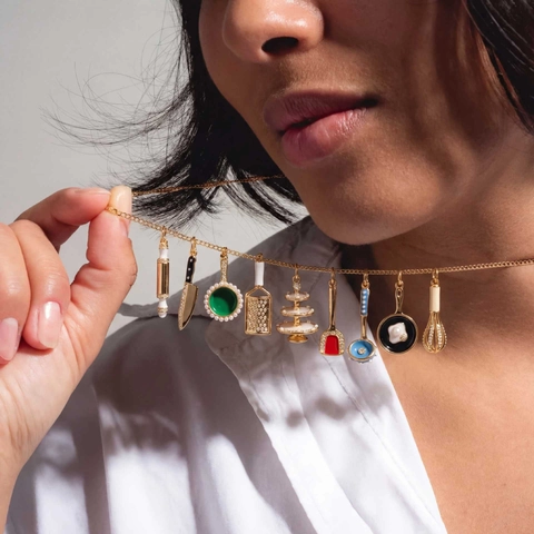 Collar con Colgante de Utensilios de Cocina de Cobre Bañado en Oro de 18K para Mujer Mini Cuchillo Olla Rodillo de Cocina Batidor Esmalte Diamantes de Imitación Perla Artificial Joyería