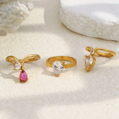 Anello Da Donna In Acciaio Inossidabile Placcato Oro 18K Zirconi Cubici A Goccia Design Corona Gioielli Alla Moda