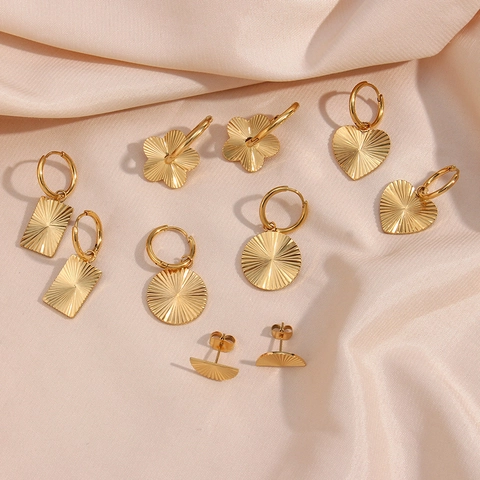 18K Gold Plated Stainless Steel Geometric Pendant Necklace Earrings Set For Women Radiating Ribbon Texture Daily Jewelry