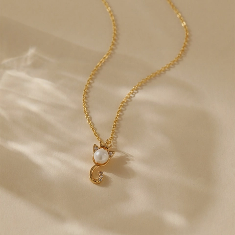 18K Gold Plated Copper Cat Pendant Necklace With Pearl Rhinestone Crown Kitten Animal Jewelry For Women Daily Wear Gift