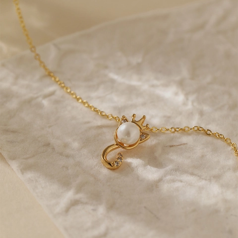 18K Gold Plated Copper Cat Pendant Necklace With Pearl Rhinestone Crown Kitten Animal Jewelry For Women Daily Wear Gift