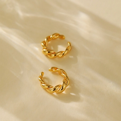 Ear Cuffs Minimalistes en Cuivre Plaqué Or 18K Design Torsadé pour Femme Simples Boucles d'oreilles Anneaux sans Perçage Bijoux de Mode