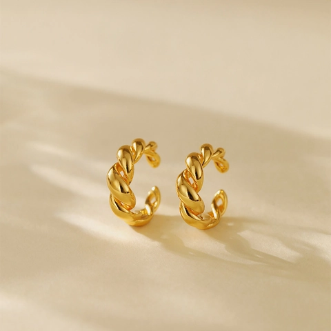 Ear Cuffs Minimalistes en Cuivre Plaqué Or 18K Design Torsadé pour Femme Simples Boucles d'oreilles Anneaux sans Perçage Bijoux de Mode