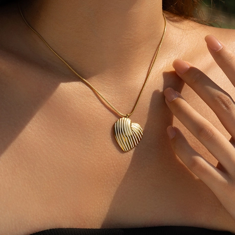 Vintage Stainless Steel Striped Heart Pendant Necklace Gold Plated Enamel Snake Chain Collar For Women Fashion Jewelry