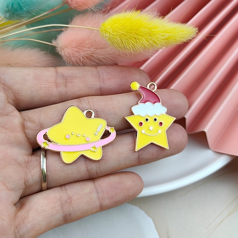 Pendentif Étoile en Alliage d'Émail de Dessin Animé Visage Souriant Avec Bonnet de Noël Bague Planète Pour Création de Bijoux