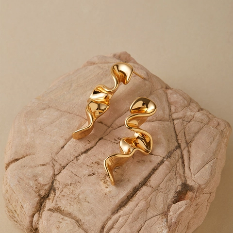 European American Style Exaggerated Irregular Wave Stud Earrings 18K Gold Plated Geometric Twisted Fluid Design Earrings For Women